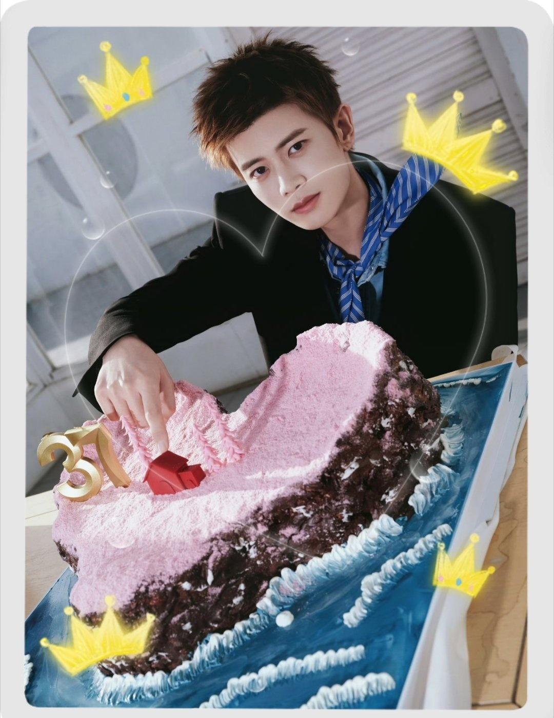 任嘉伦超话生日快乐🎂那一年那一眼从周生的眉间落下便再没能收回从此