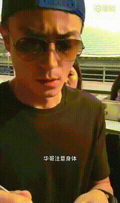 霍建华能不能学习一下德普啊？你看看人家，给粉丝的情绪价值满满的。