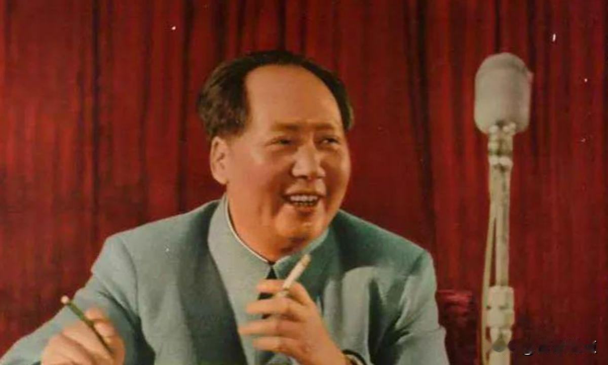 红烧肉没放酱油，武昌鱼不是现捞的，辣椒和苦瓜他总是一起吃。程汝明师傅在毛主席身