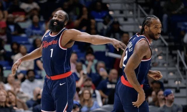 曾经的进攻万花筒，如今成了防守尖刀？哈登这转变，真是让人看不懂了。首节3次抢