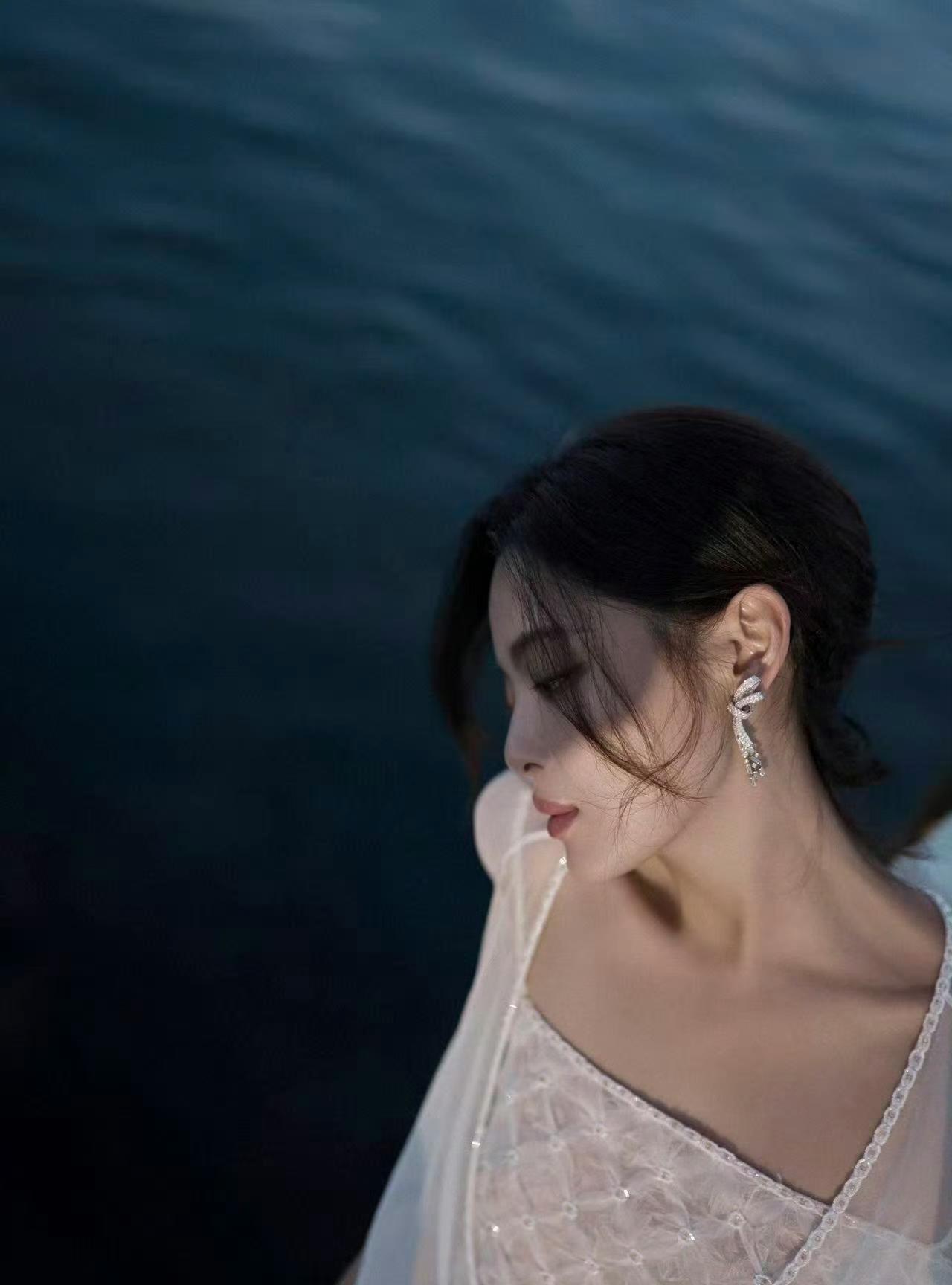 辛芷蕾堪称时尚界的无冕女王！每一次造型亮相都成为时尚圈热议的焦点，实力诠释什么叫
