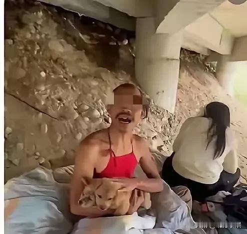 一名常年在外徒步的男子，在旅途过程中，竟已先后和8位同行女伴结成过“临时夫妻”，