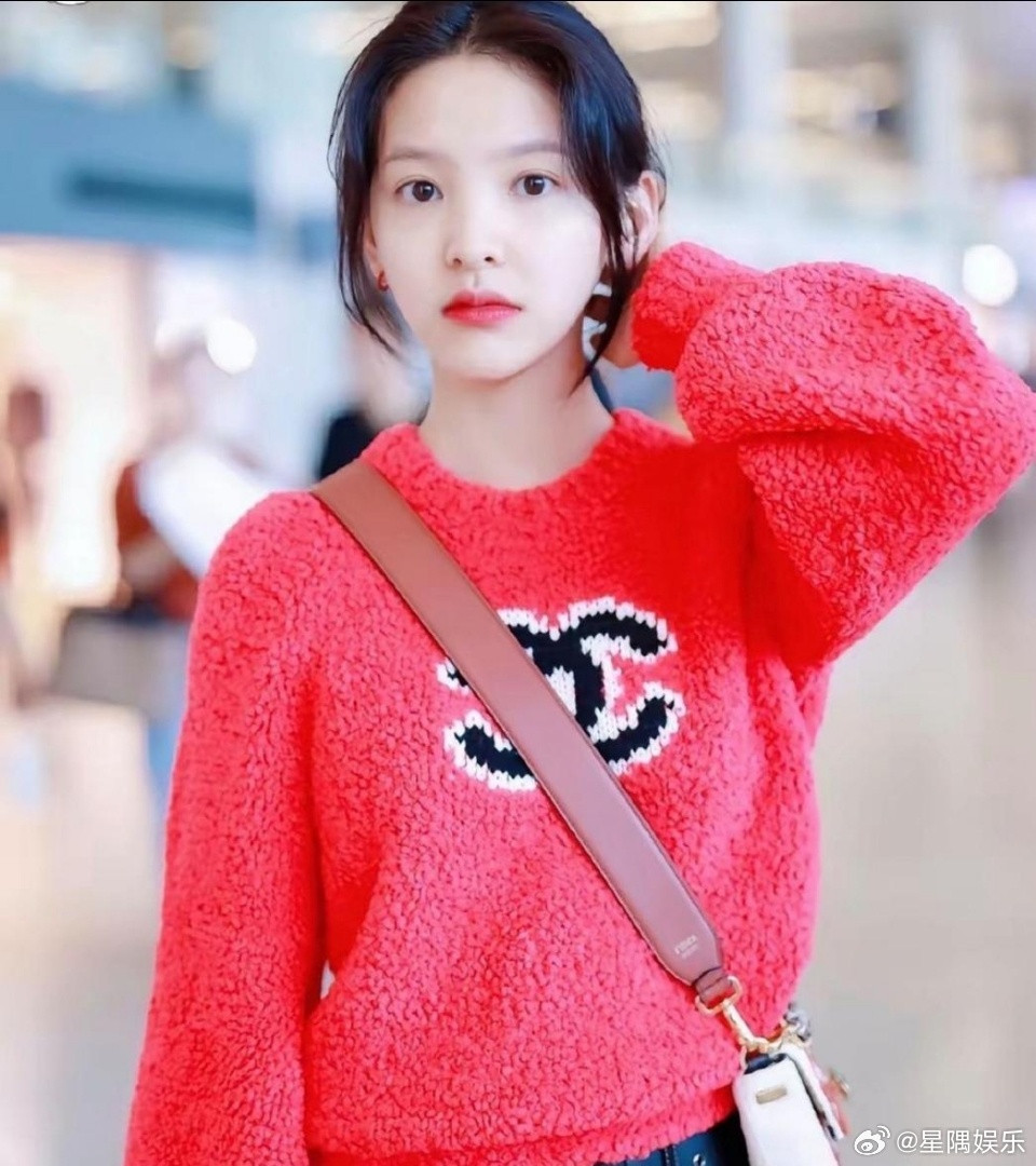 章若楠和白鹿同一件衣服，完全是两个极端果然时尚的完成度是要看脸