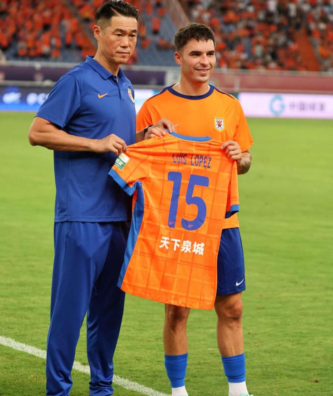 请神容易送神难！3轮谈判后，山东泰山外援洛佩斯依然赖着不走！据山东多个足球自媒