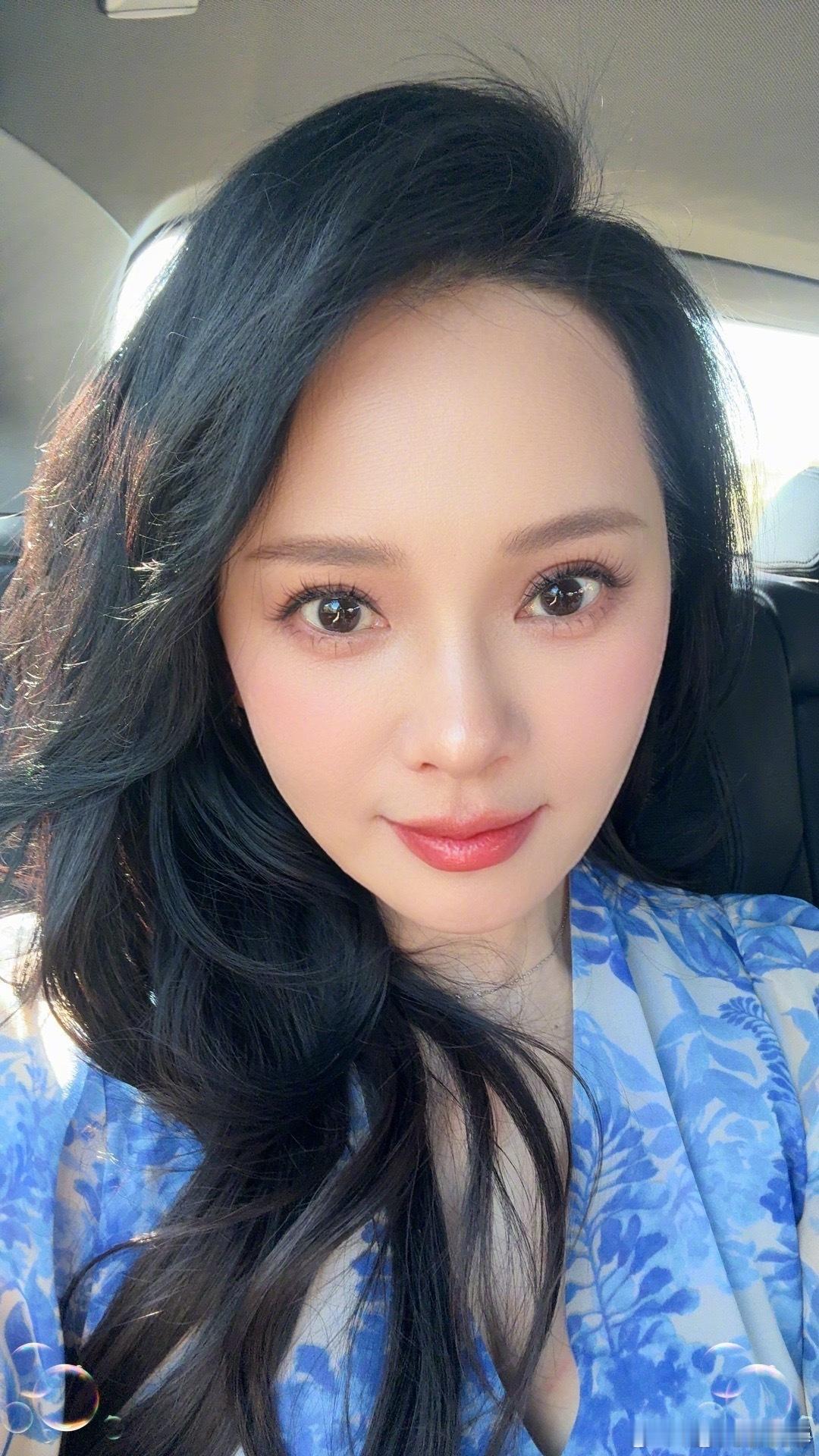 伊能静为秦昊新角色写小作文伊能靜看完四集扫毒风暴没看剧却被伊能静的文字勾住了。她