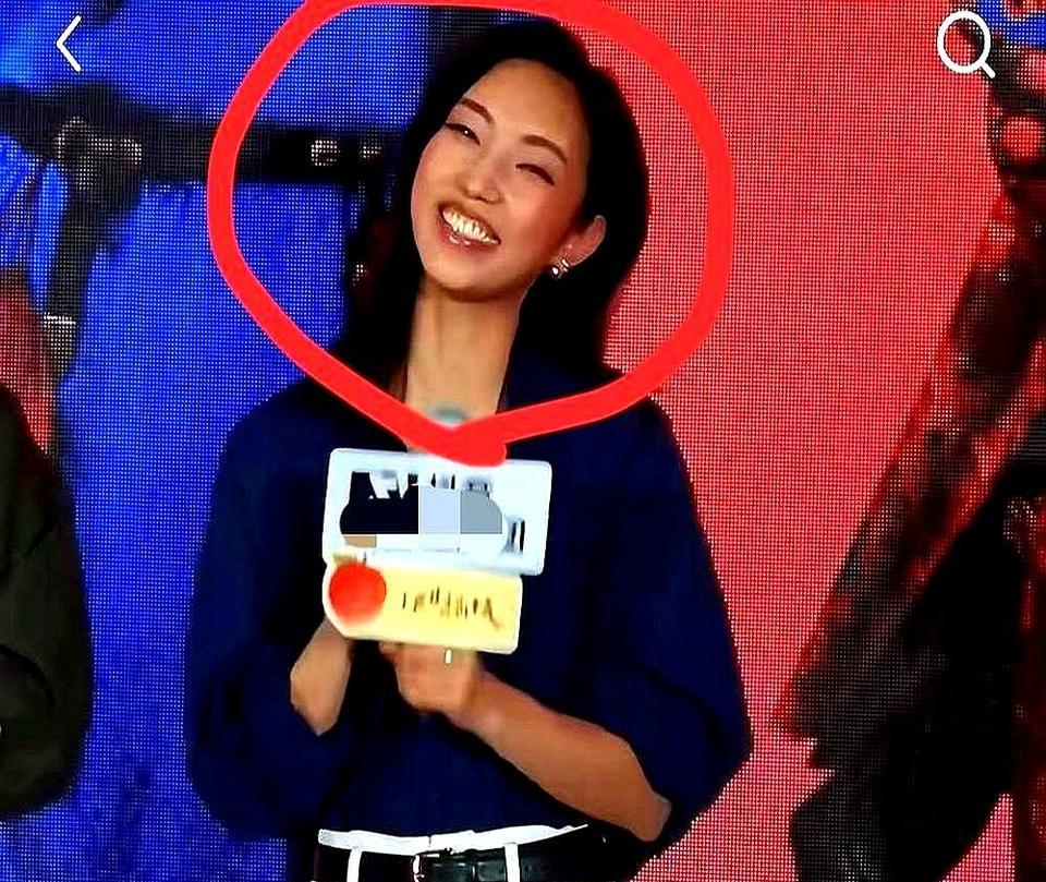 演员的心理素质果然不一般！那尔那茜现身《长安的荔枝》见面会，台下一名女观众开骂