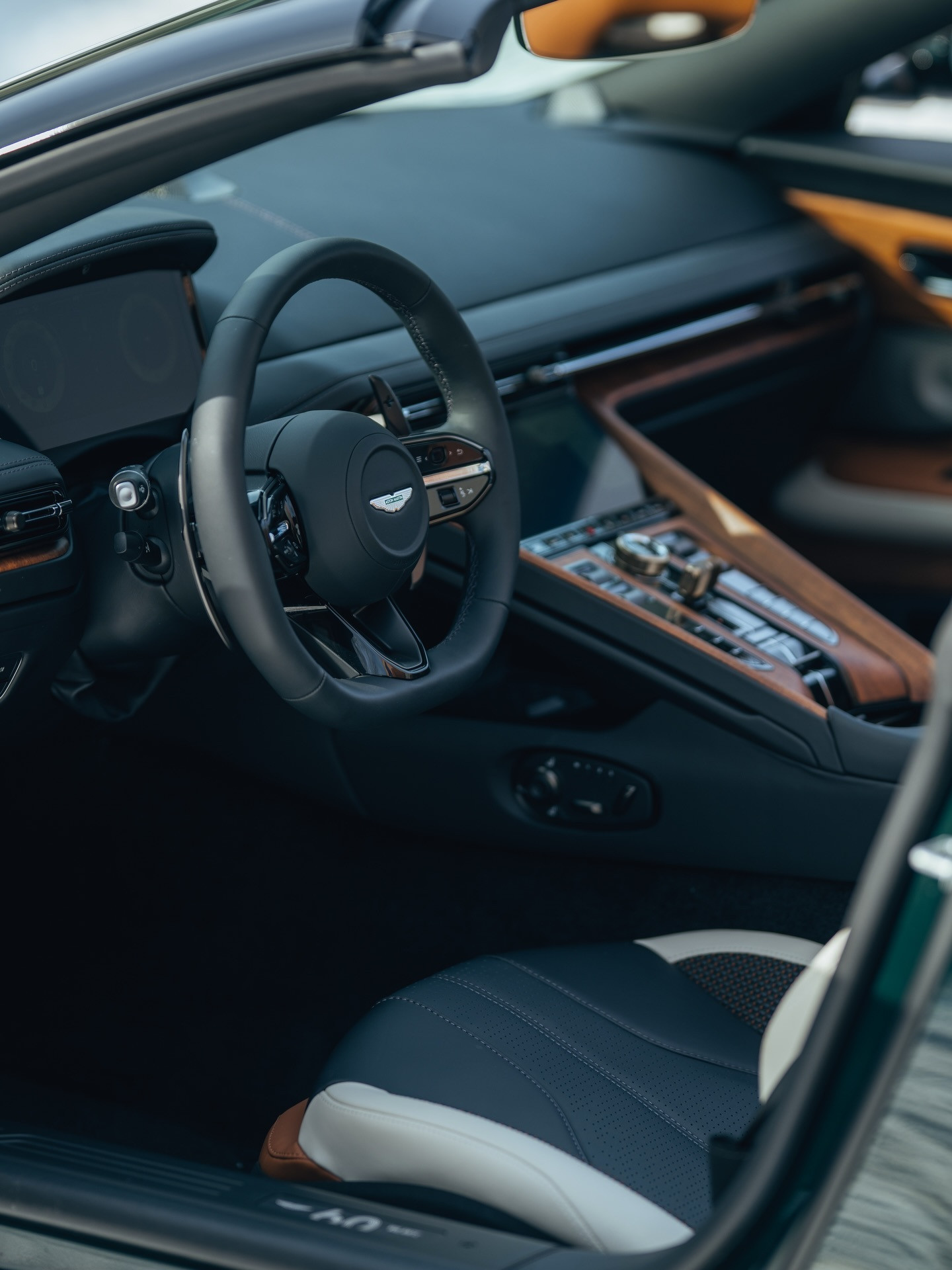 QbyAstonMartinDB12Volante60Annive