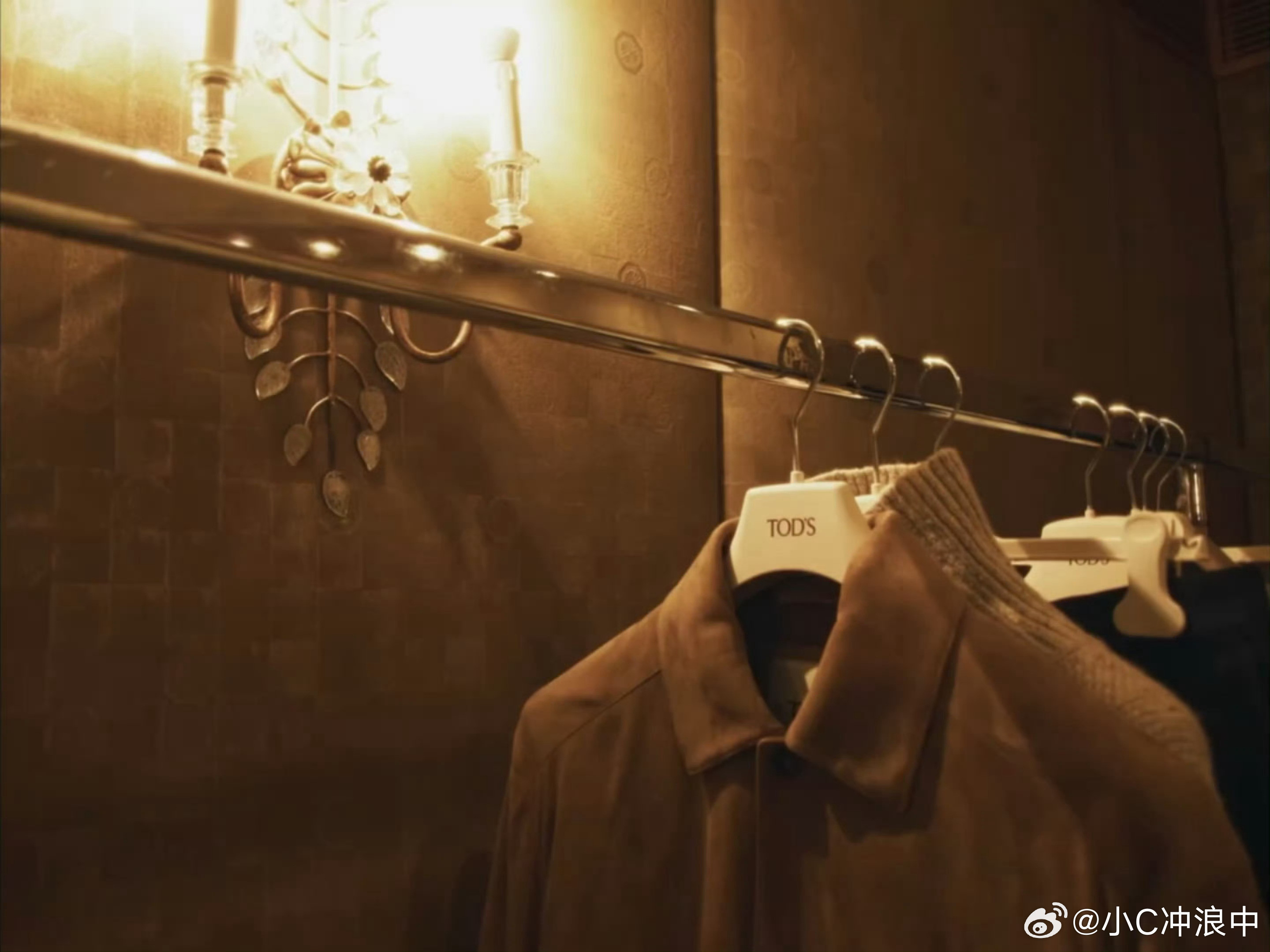 肖战最佳穿搭肖战米兰时装周肖战这时尚圈⭕待遇和排面真的顶满了！谁爽了TOD'S