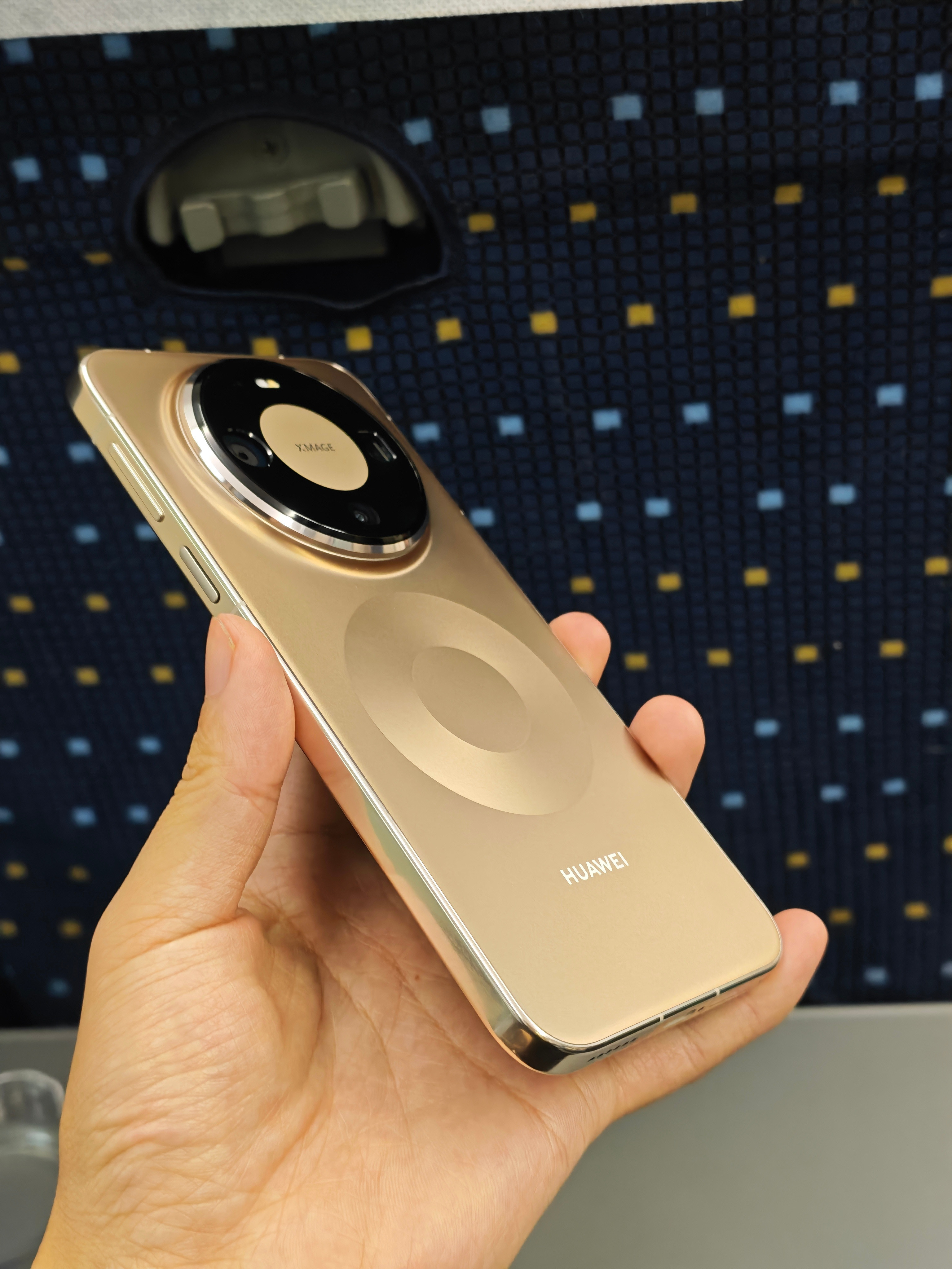 沉浸光效，华为Mate80系列到手后必开的功能，不然真白买了，效果之细腻，动画