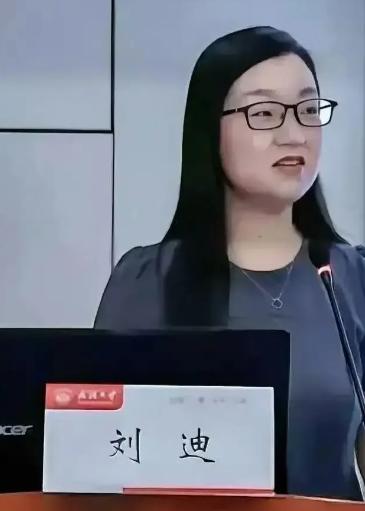 武大刘迪太狠了！无冤无仇为什么要害肖同学刘迪在群里打出那句话时网络暴力