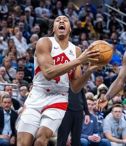 英格拉姆在前面攻坚的同时，巴恩斯终于可以安心于自己最擅长的角色，那就是攻防一体的