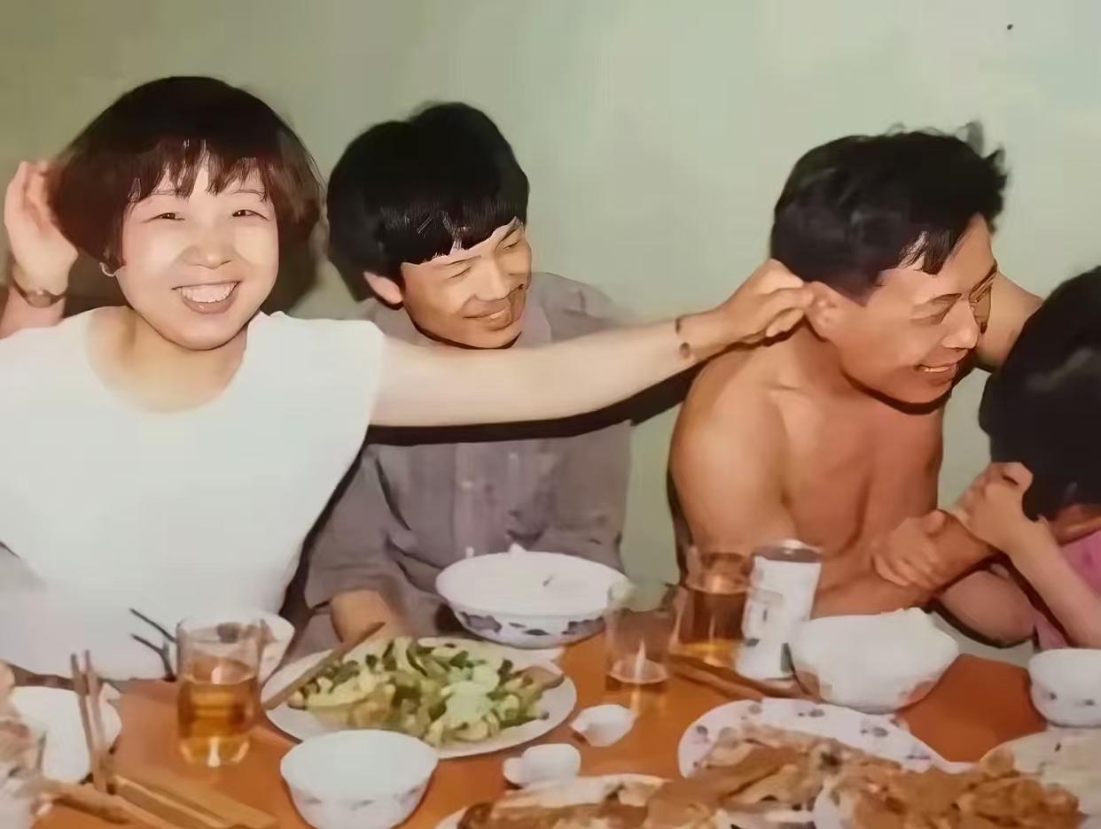 胖东来老板于东来，有个亲姐叫于彩琴，风格过于豪放。于东来很无奈，曾说：“我姐三年