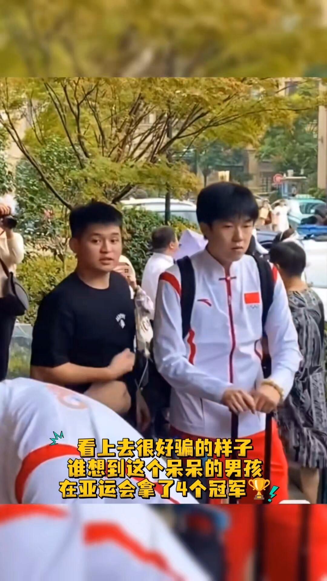 考古林诗栋会发现不一样的自己，杭亚原来这个呆萌的小孩拿了四个冠军！太乖巧了，拿