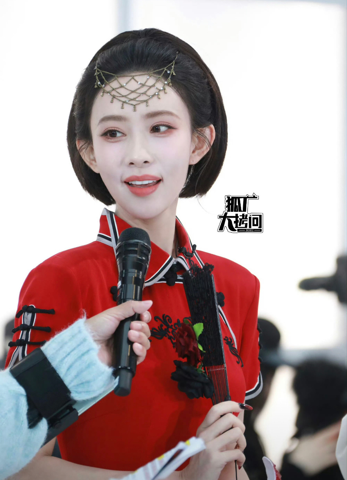 虽然但是孟子义这张脸演沈娇娇（少女）确实不太合适。。​​​