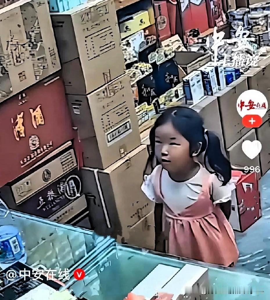 天津超市老板娘一件事看哭网友。河南4岁小姑娘跟着拄拐务工父亲生活，从没见过妈
