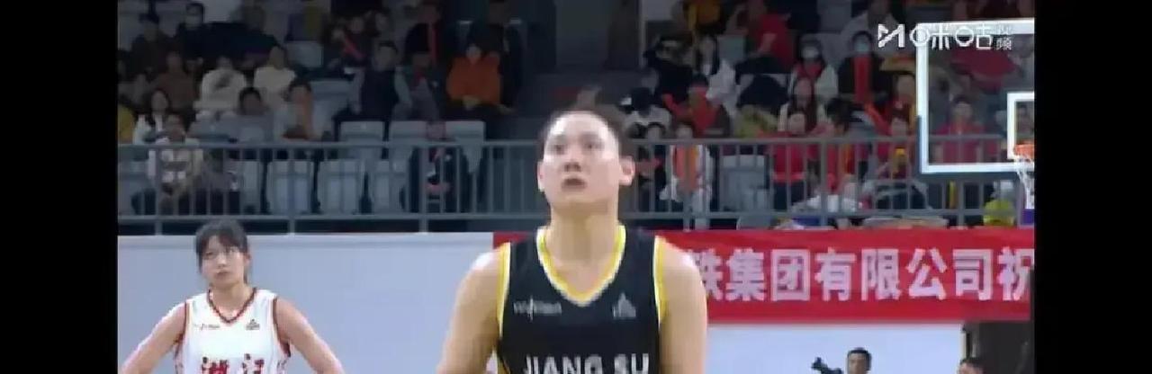 “江苏女篮这回真把科技打成外挂！”昨晚49分血洗对手，评论区直接炸锅：原来