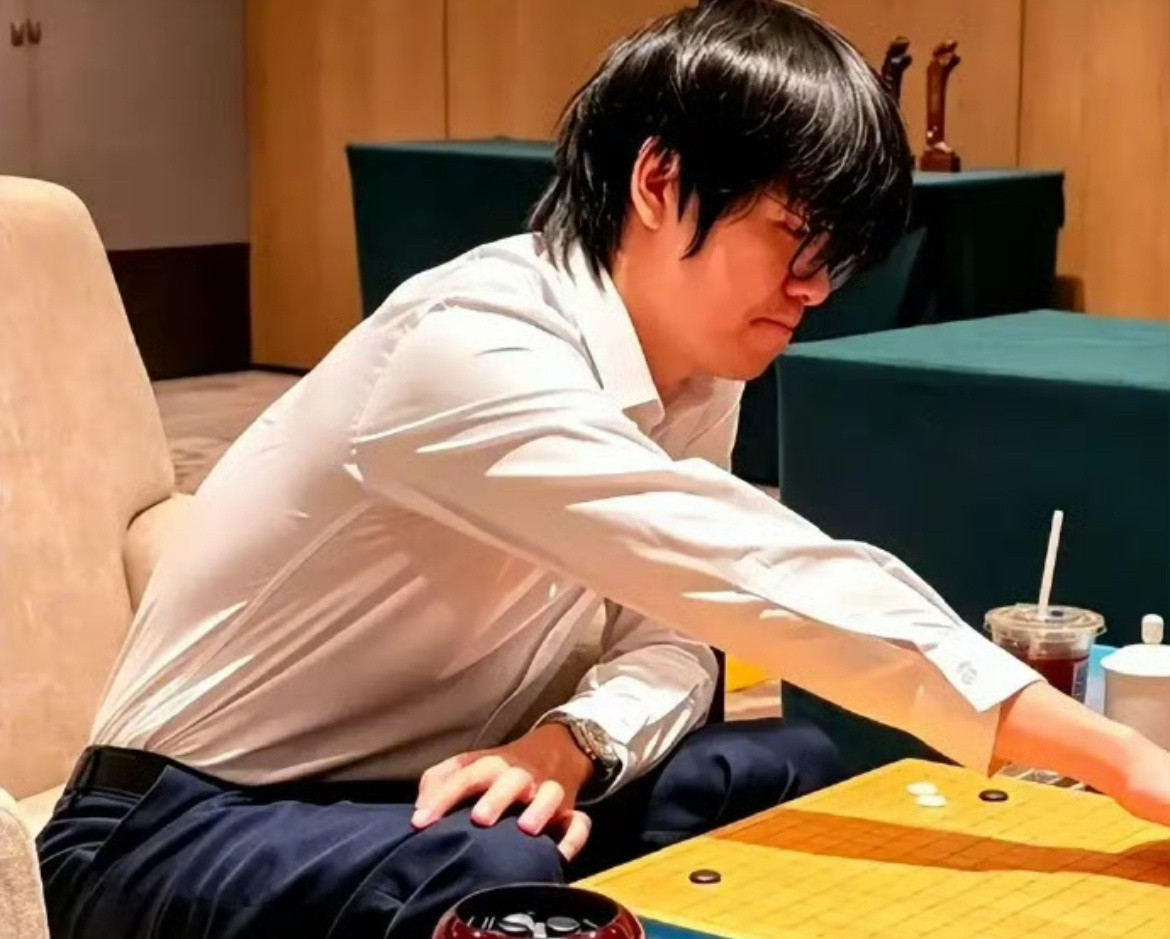 久疏赛场依旧全胜夺冠！柯洁坦言好久没下棋，棋王中王赛事上演王者归来柯洁说好久没下