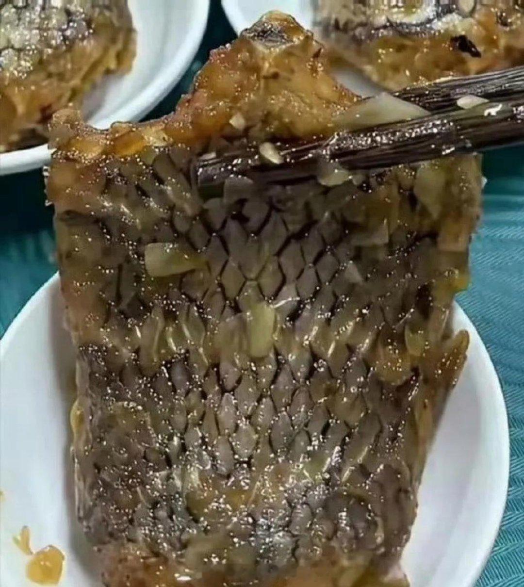 头一次见这道菜，看起来很鲜美，有知道这是啥的吗？？？