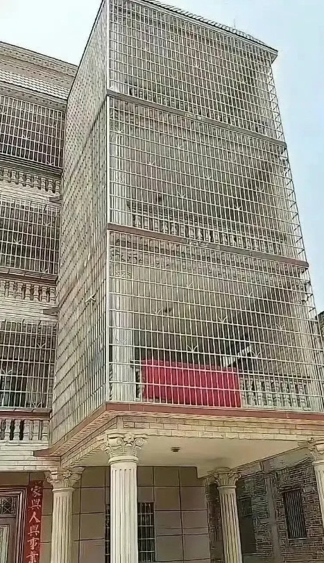 这应该是全国自建房，最牛的防盗网了吧？不接受反驳。