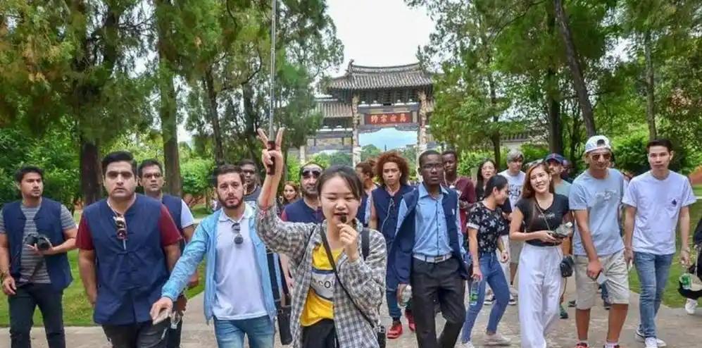 🌞中国又一城市被“霸占”，10万老外不愿走，还想留下来结婚生子，这个城市究
