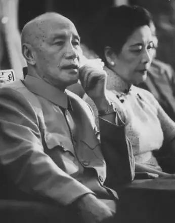 1947年，蒋介石来到延安，问一过路农民：你可见过毛主席？谁想到，老农民的一番话