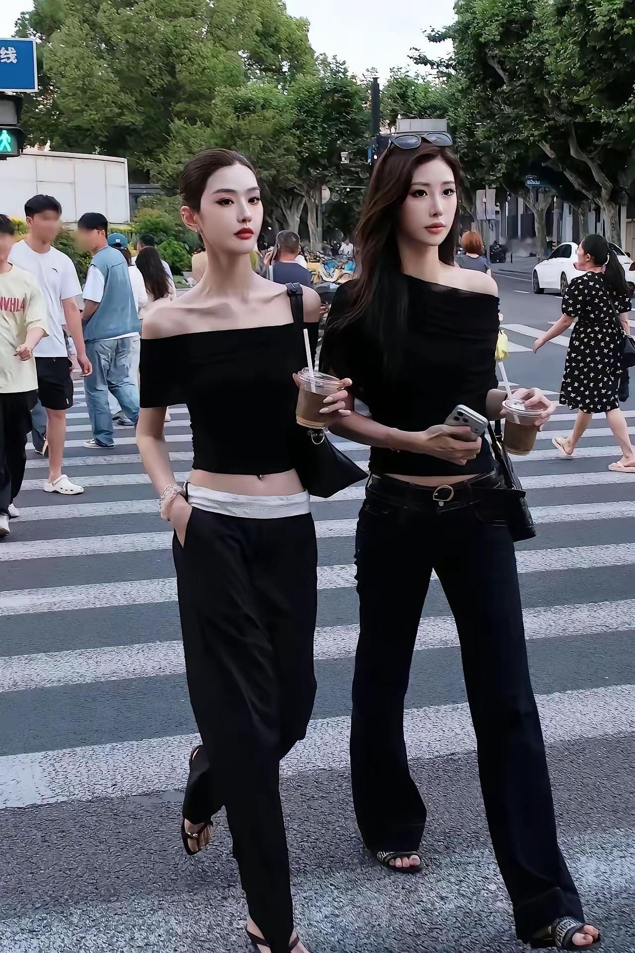 都别吹牛，这样有气质的女生你敢上去搭讪吗？你敢去上去要个微信吗？我感觉一般男生都