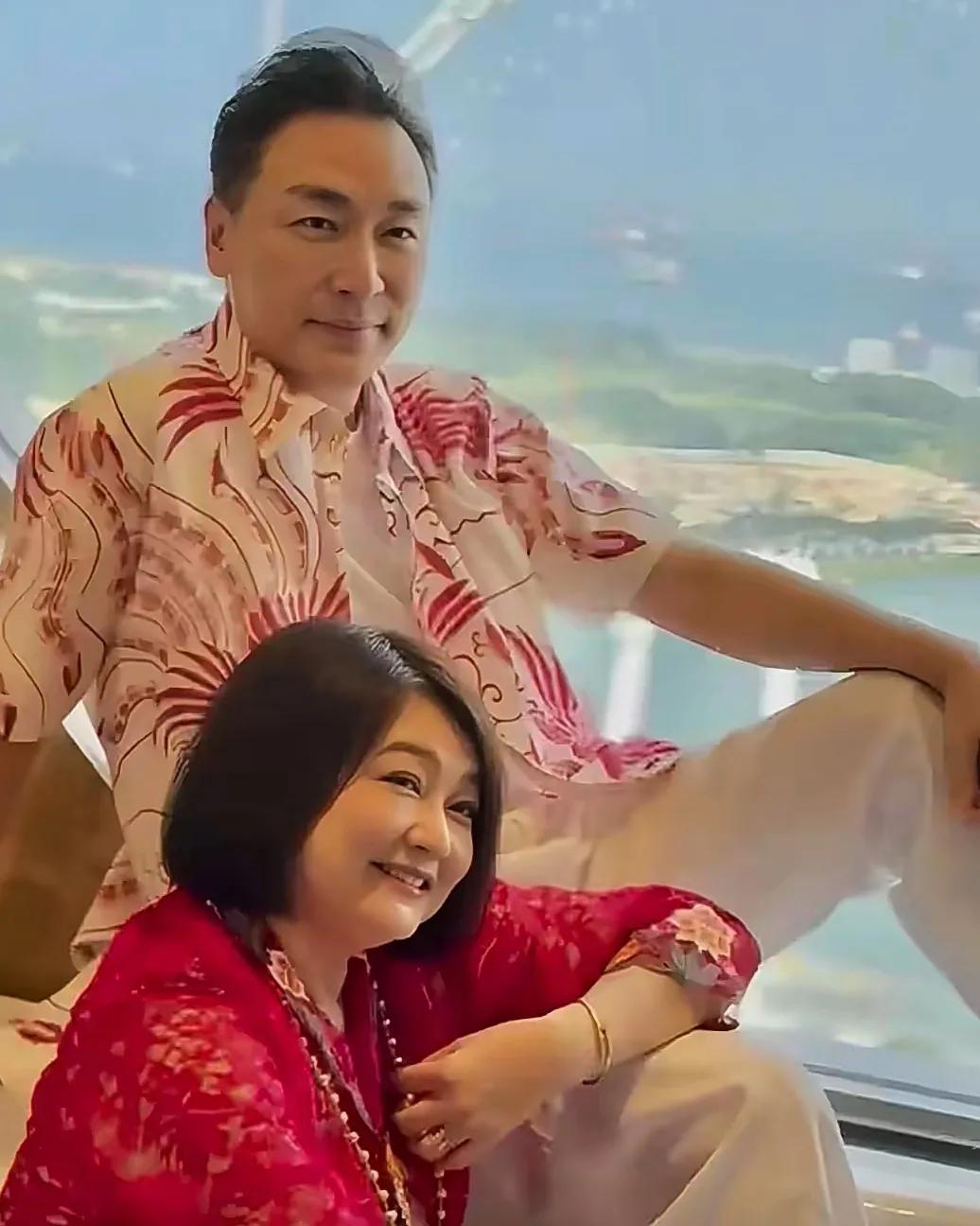 原来他们是夫妻！女的当年可是大美人，如今胖了好多，差点没认出来两人都是八九十年