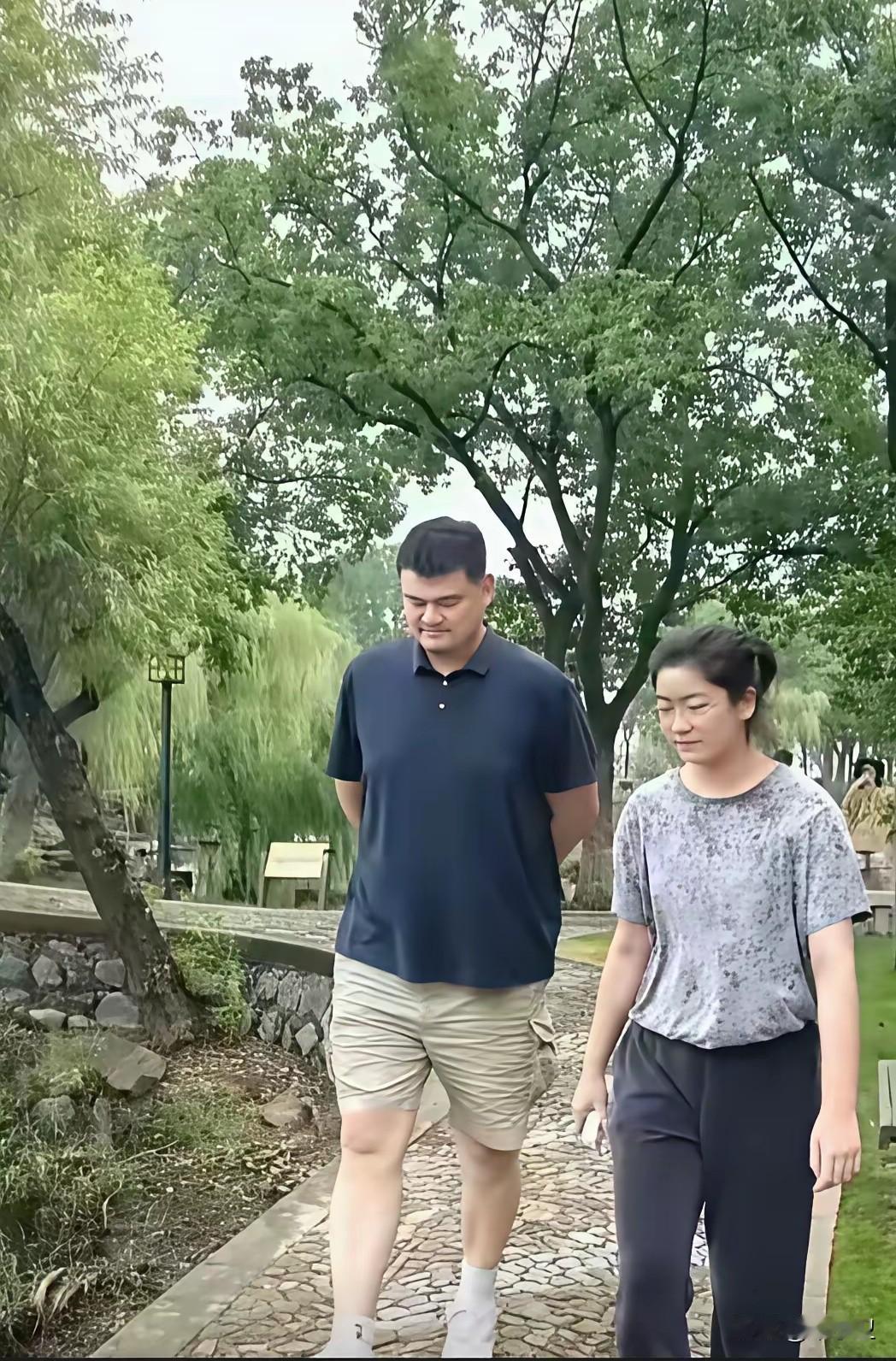 遗传基因太强大了，姚明16岁女儿1.98米，不打篮球可惜了姚明身高效应女儿身高