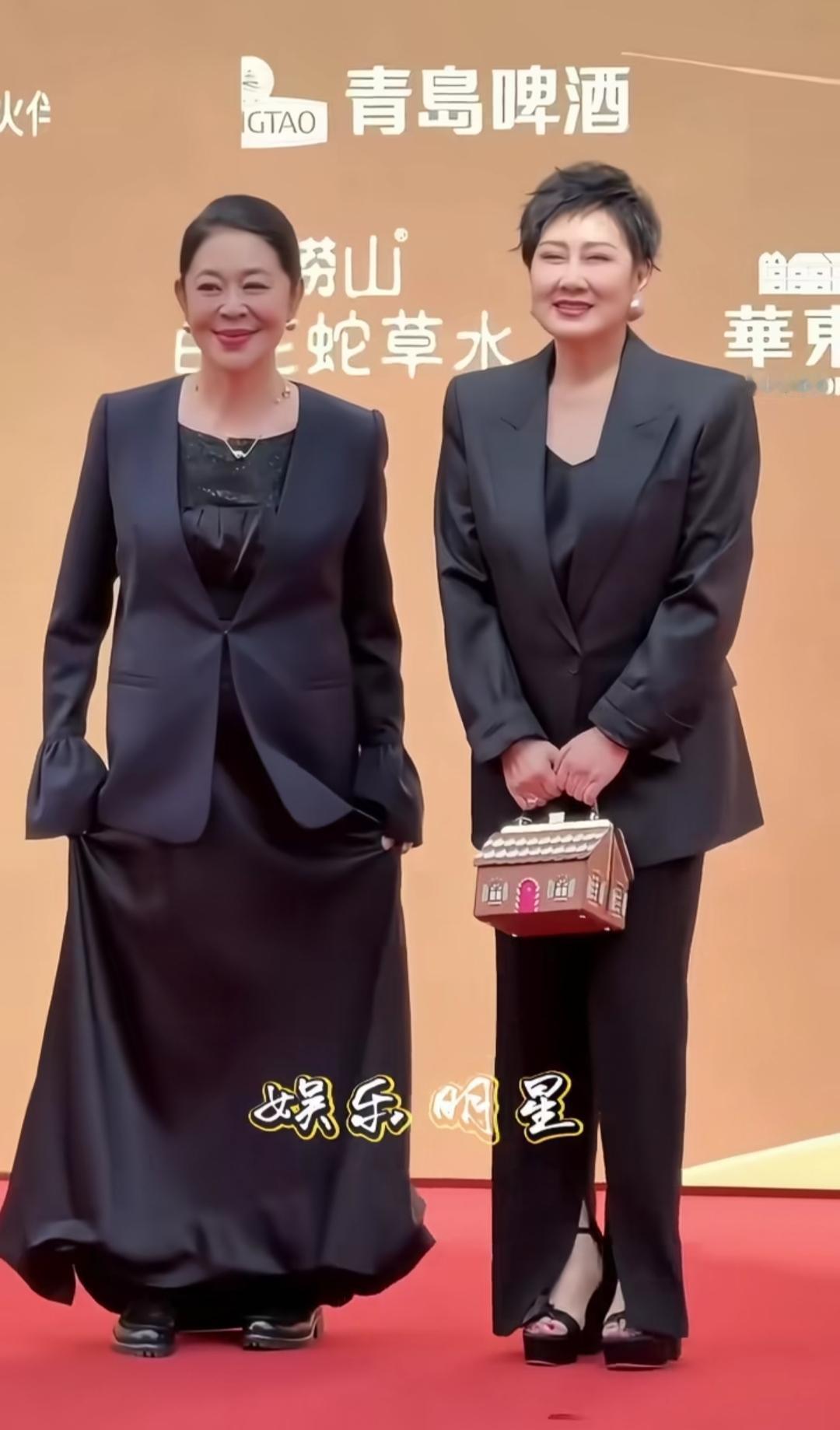 63岁张凯丽一身深咖色羊毛套裙走上红毯，解开了一个被99%人误解的“老年时尚”困