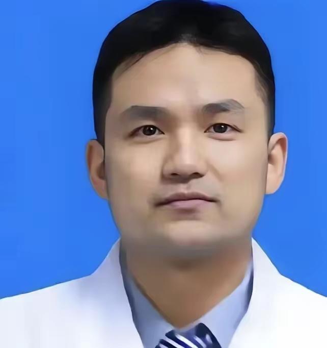 6台手术，5个重伤九级伤残，1个轻伤。活生生的人，被白大褂当成提款机。刘翔峰