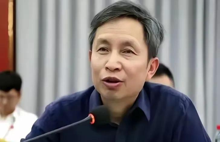 万万没想到！稀土公司的副总刚离职，马上就有人说要彻查他全家人。因为掌握着国家核心