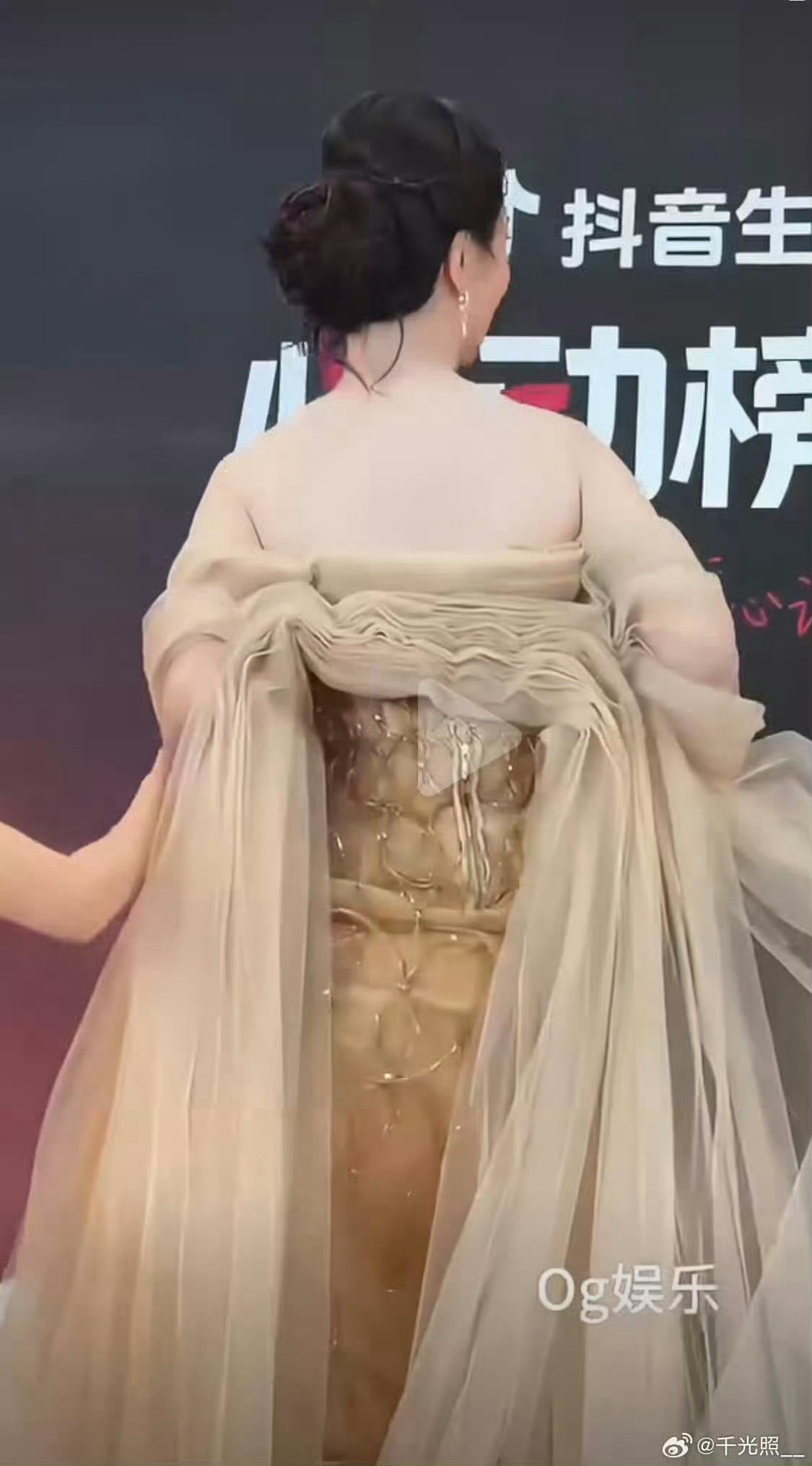 一看平时猪饲料没少吃😂😂 ​​​