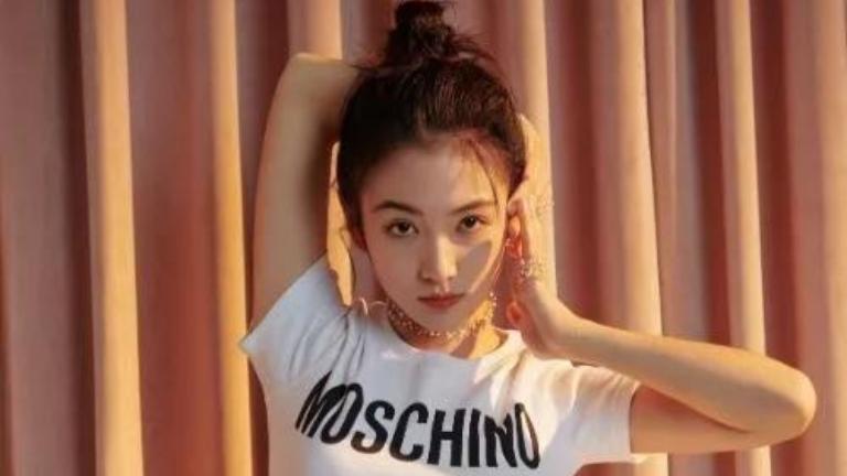 你知道吗？代露娃在综艺《我家那闺女》里哭诉原生家庭创伤，原本全网心疼，结果短短一