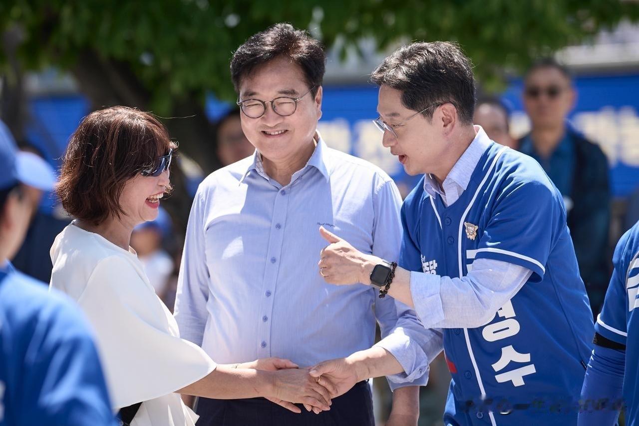 31日，韩国前国会议长禹元植开启卸任后首场助选行程，专程前往庆尚南道为金庆洙站台