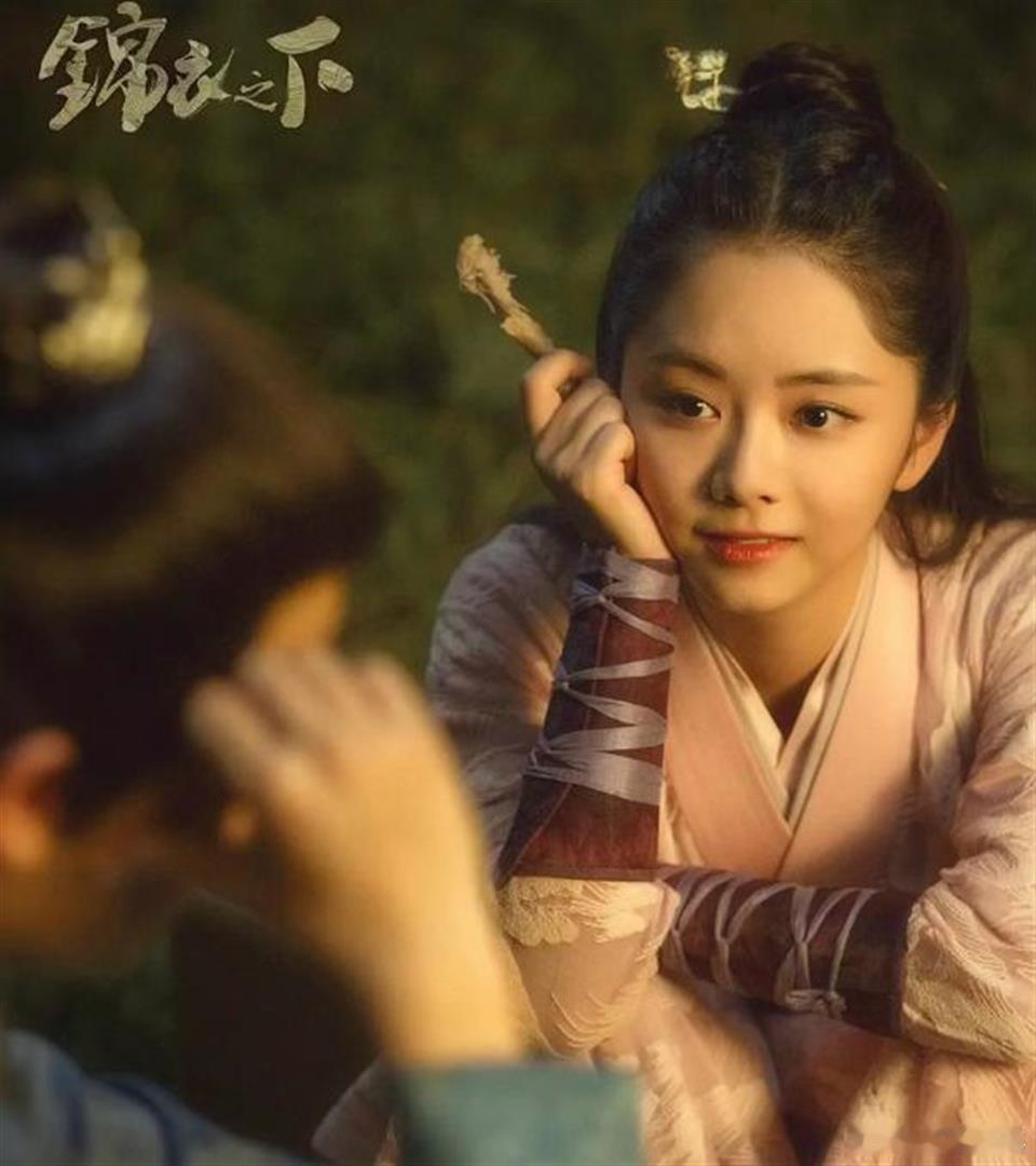 圆脸女演员到底能不能扛央八古装大剧，这事儿最近又被谭松韵《兰香如故》搅翻了。我一
