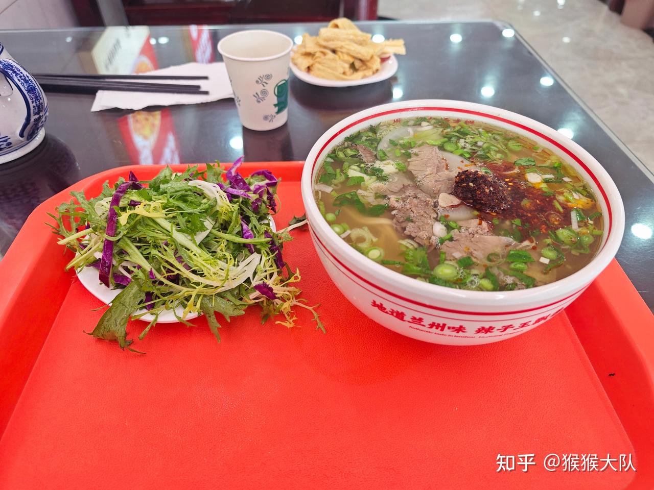 坐标青岛，一碗兰州拉面加一份小凉菜，12.9
