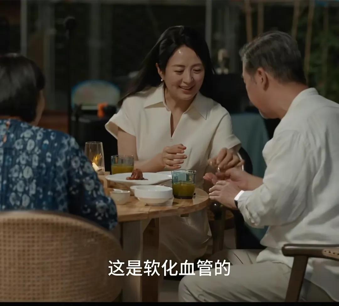 《我的后半生》大结局，连亦怜竟然抛下儿子和现任丈夫去陪前男友沈卓然过中秋节。与