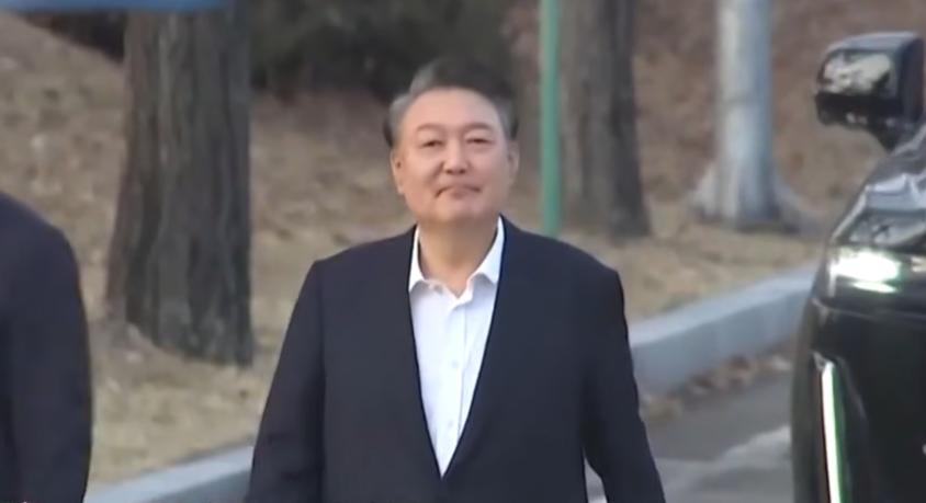 前韩国总统尹锡悦没有判死刑，以“内乱罪”被判了无期徒刑。这一点其实令韩国国内