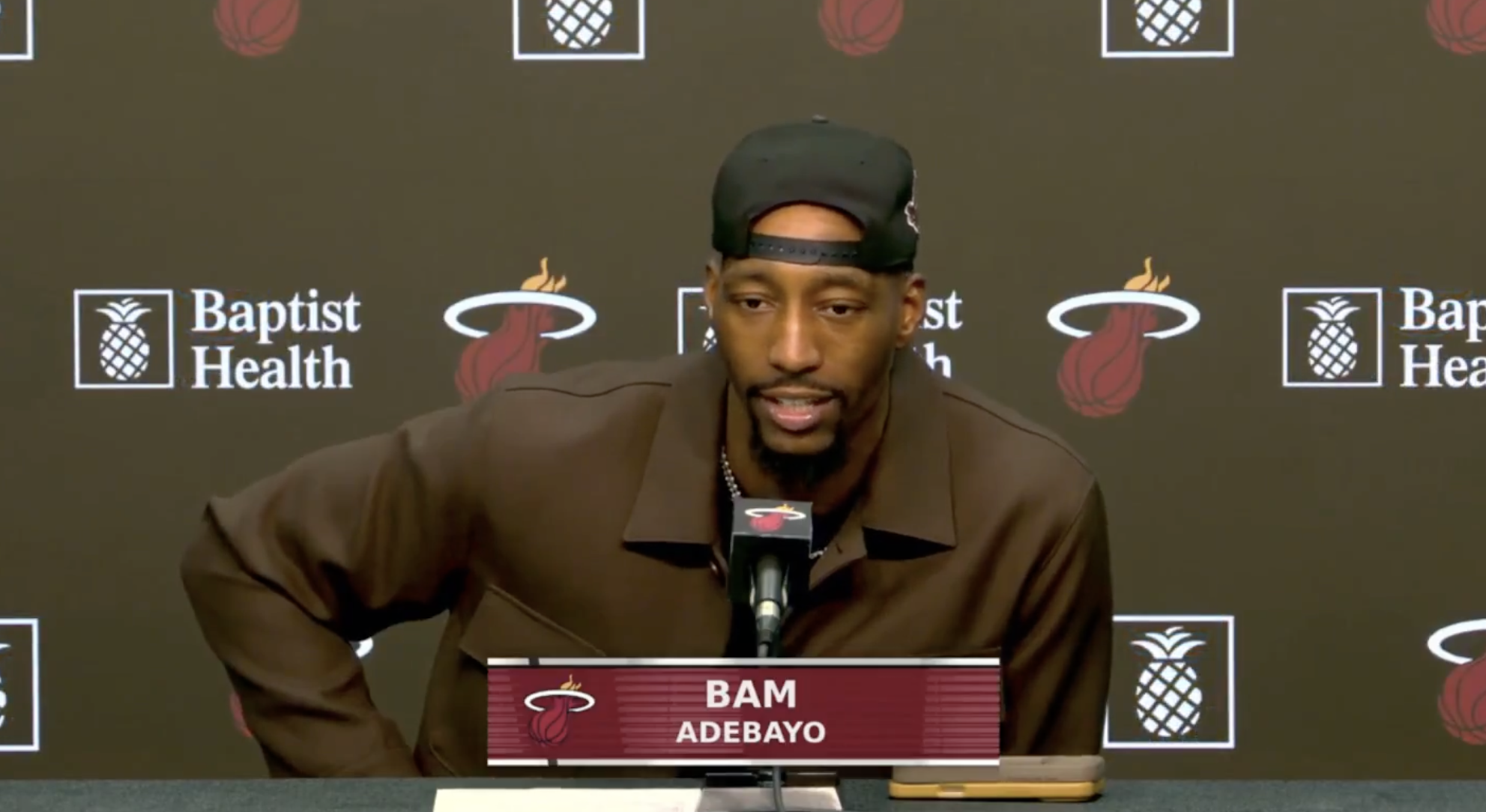 阿德巴约谈韦尔: 他今晚11分9篮板分量十足, 正是球队所需的