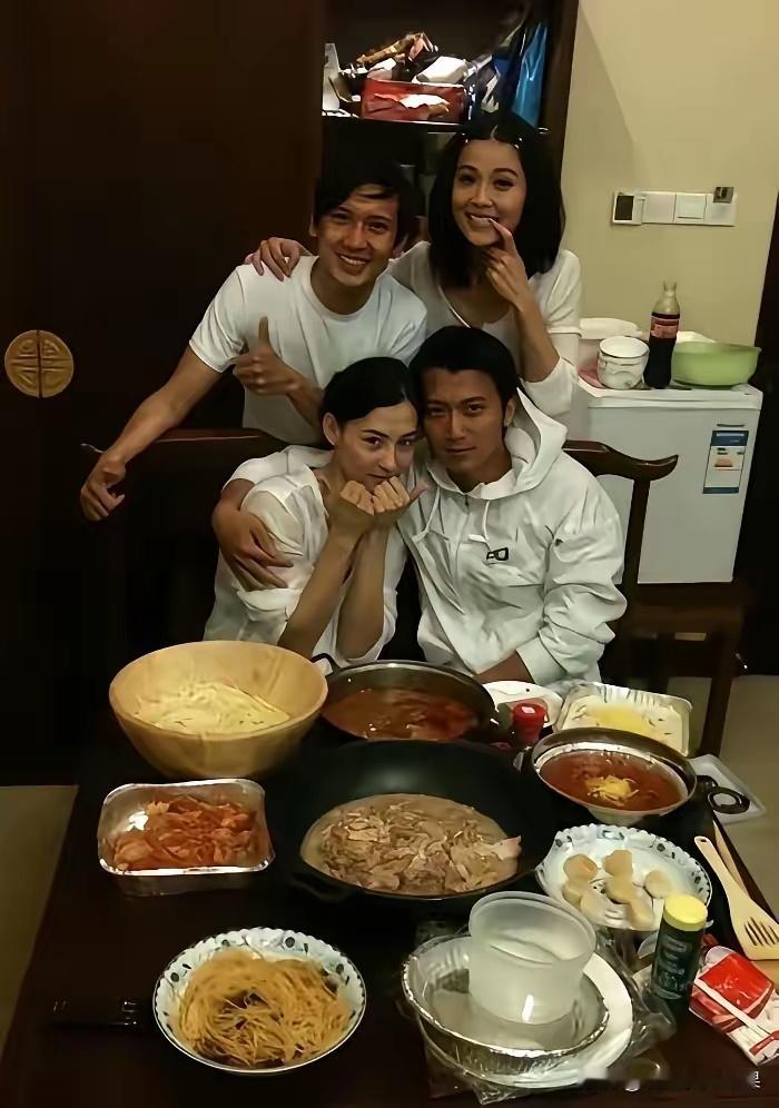 原来他们年轻的时候，关系那么好啊？