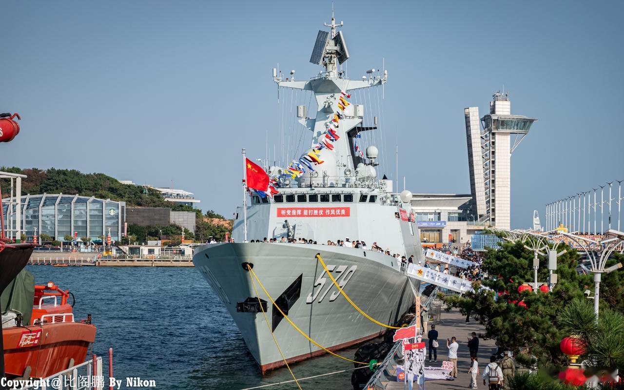 海军的054A新青年导弹护卫舰系列，舷号是连续的579和580，都是隶属于北海舰