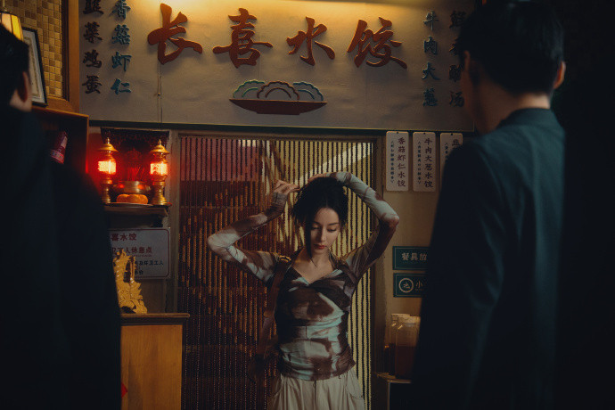 迪丽热巴聂九罗超绝反差《枭起青壤》迪丽热巴聂九罗超绝反差🈶！简直就是又美又飒