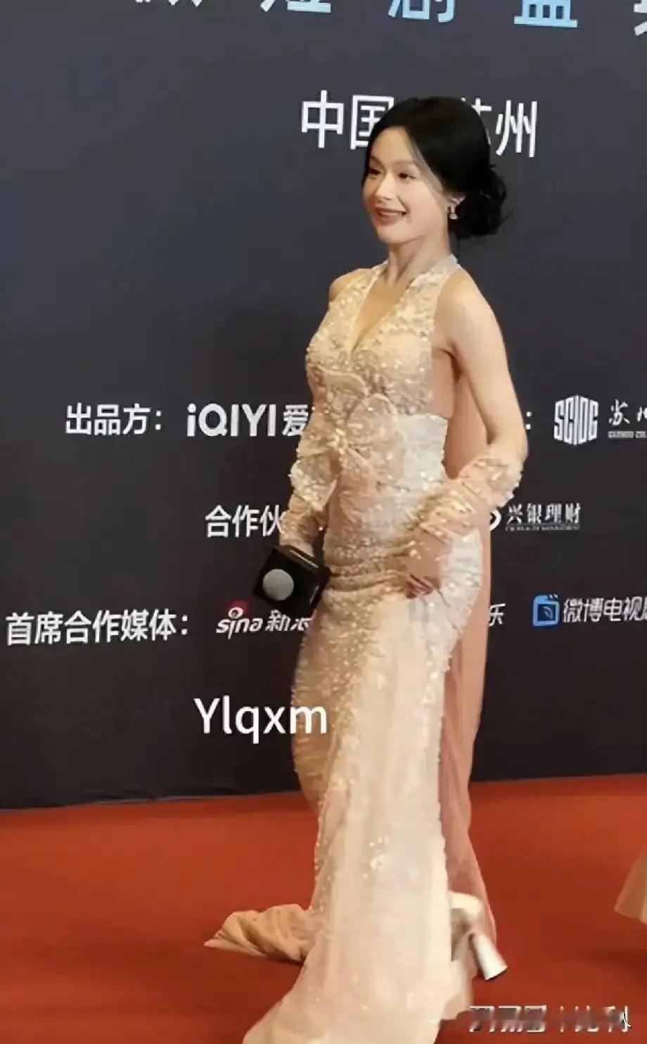 余茵的身材争议引热议，吐槽归吐槽但需留分寸余茵的身高和身形确实一直是争议点，