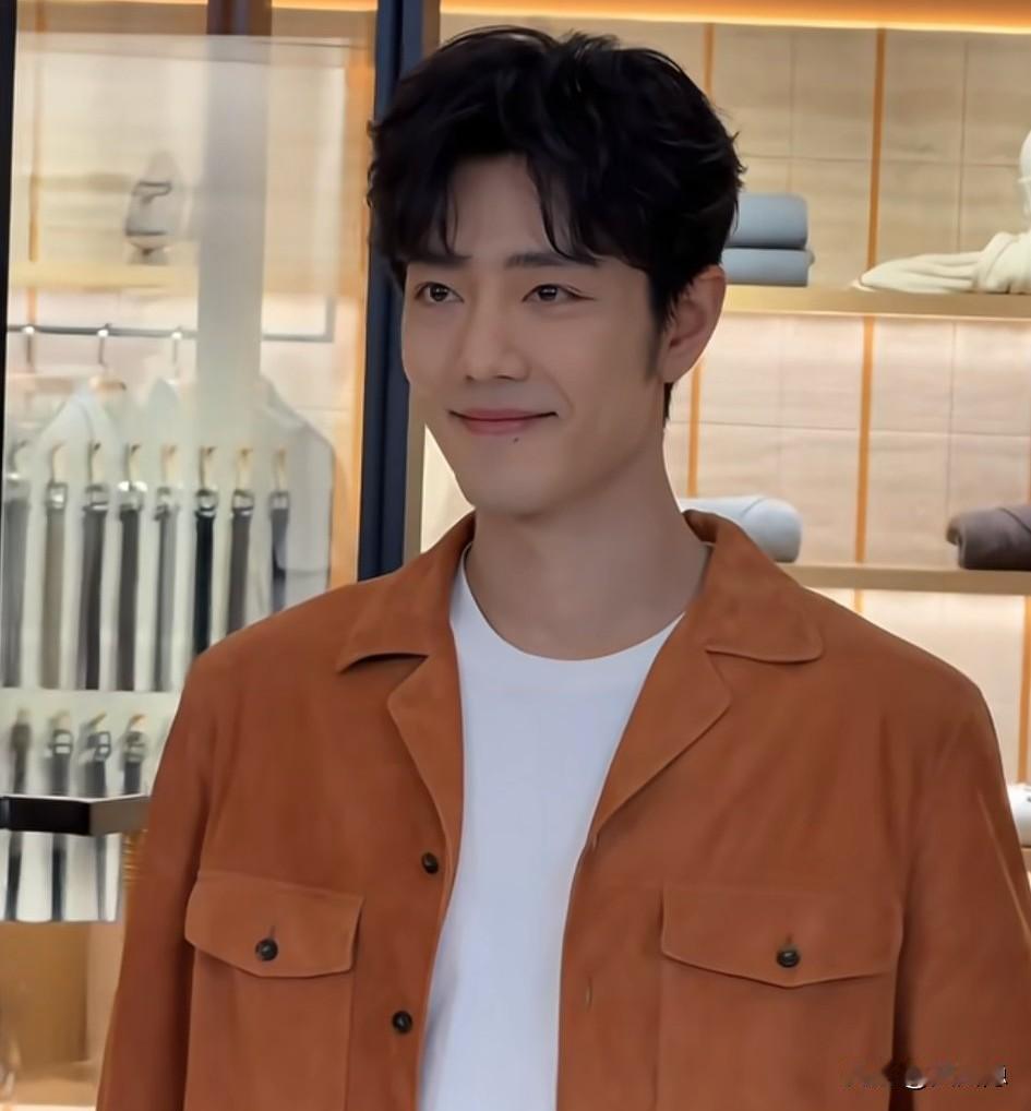 别人都在忙着撤下他的广告，东方卫视却把肖战请上了跨年舞台。你记得2020年那