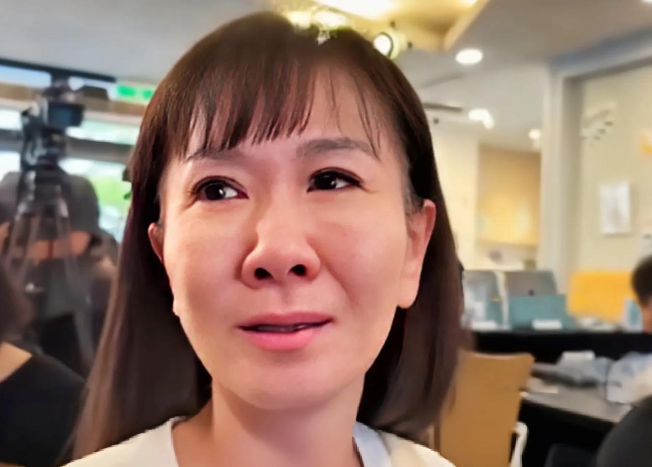 青鸟情绪崩溃！她们因为“大罢免”失败快哭了！没错，她们就是绿营铁杆支持者，也就
