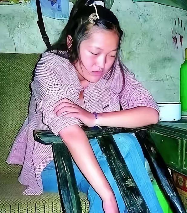 2006年，一名来自河南的高考考生蒋多多公然在考场上违反规定，义愤填膺写下800