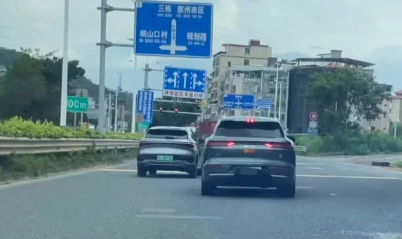 第一次在路上看见比亚迪唐L实车！讲真，虽然实车前脸比网图好看不少，但我还是觉得
