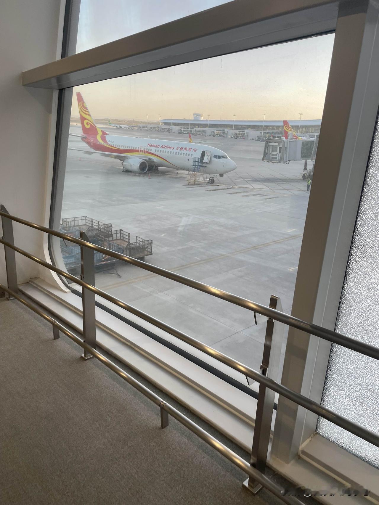 一路顺风！昨天这个点还在兰州，今天到了女儿家。早上四点就起床了，五点出发去机