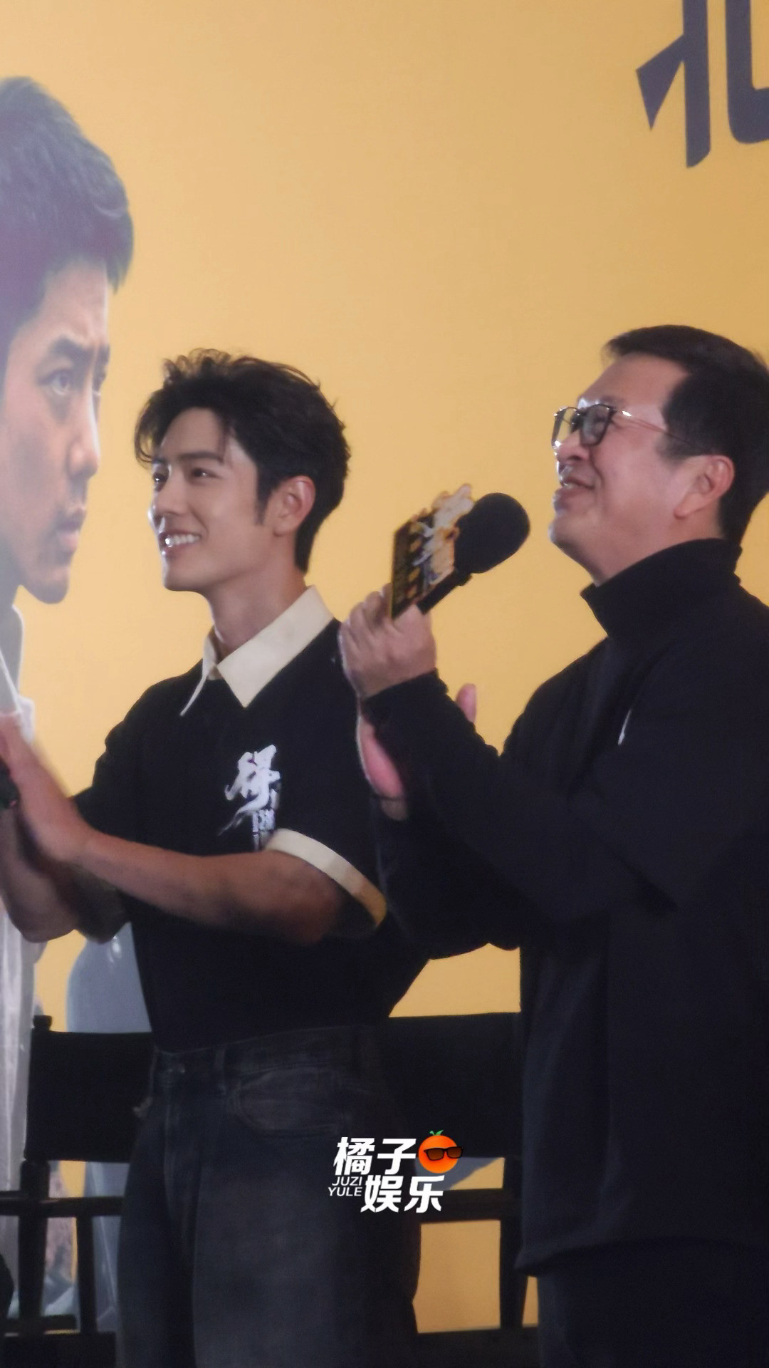 眼睛亮晶晶的肖战，好温柔的注视🥰🥰🥰