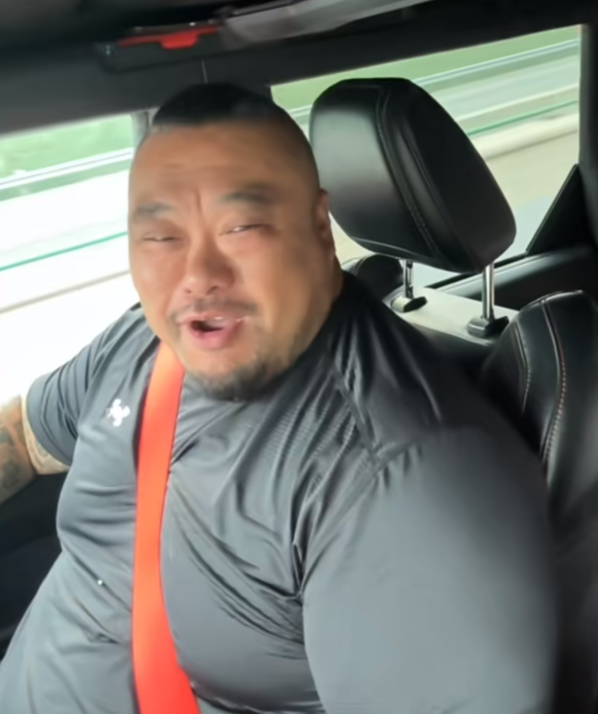 北京“老炮儿”岳洋太豪横了！想来这就是选择“丁克”的终极好处，没有房贷，没有车贷